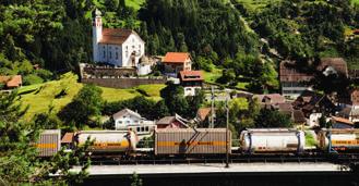 Schweizer Verkehrspolitik Nachhaltig und zukunftsweisend Mit der NEAT können wichtige Ziele der Schweizer Verkehrspolitik umgesetzt werden: Verlagerung des Güterverkehrs von der Strasse auf die