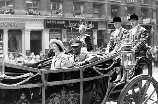 I. Historische Entwicklungen SZ Photo/United Archives/TopFoto General Ibrahim Abboud, Präsident des Sudans, zusammen mit Königin Elizabeth II. während seines Staatsbesuchs 1964 in London.