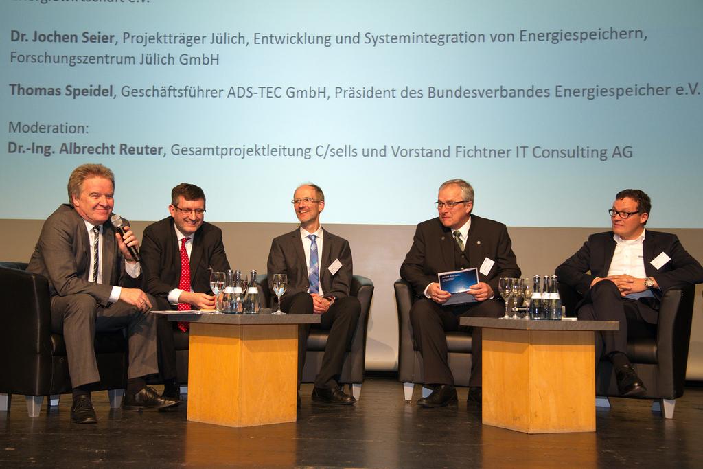 Foto, von links: Franz Untersteller MdL, Minister für Umwelt, Klima und Energiewirtschaft BadenWürttemberg, bei der von Dr.