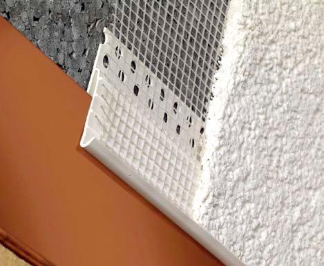 37517/37513 PVC-Einfassprofil mit alkalibeständigem Glasfasergewebe als Schnittkantenüberdeckung für verputzte vorgehängte Fassaden, z. B.