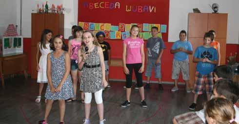 Na kraju školske godine, u lipnju, dvanaest djece koji su završili etvrti razred oprostili su se od svoje u iteljice Mirande Duji.