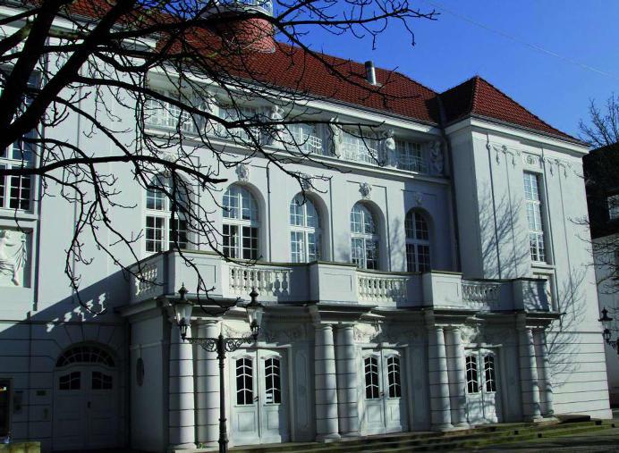 S uchpunkt 22 Stadttheater Das hier gezeigte Stadttheater wurde in den Anfängen des 20. Jahrhundert in neobarocker Form erbaut. Am 1. Oktober 1908 wurde es eröffnet.
