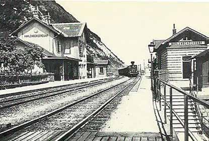 Ebenfalls auf heutigem Döblinger Gebiet lag der Bahnhof Kahlenbergerdorf, der auf Ersuchen der Gemeindeverwaltung errichtet wurde. Den Baugrund dafür stellte die Gemeinde zur Verfügung.