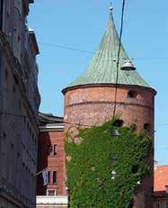 Jakobi-Kirche wieder der katholischen Konfession. Jēkaba iela 9 PULVERTURM 13 Der Pulverturm ist einer der ehemaligen Befestigungstürme der Festung Riga und hieß ursprünglich Sandturm.