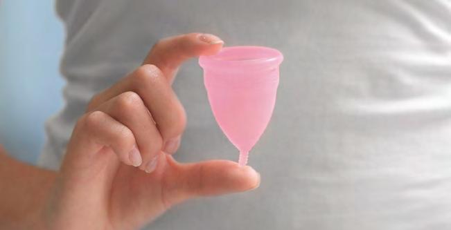 20 MENSTRUATIONSTASSEN Die Menstruationstasse ist ein kleiner Behälter aus weichem Silikon,