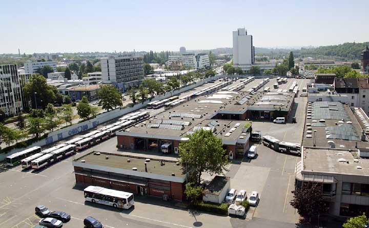 Die Fahrleistungen wurden neben den ESWE-Fahrern und beauftragten privaten Verkehrsunternehmen weiterhin durch Fahrer der Schwestergesellschaft Wiesbaden Tours International Blaue Kurautobusse GmbH