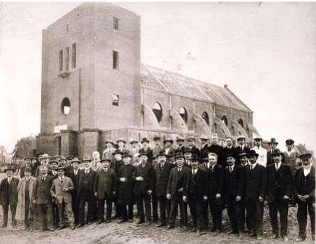 Die Ickerner Protestanten waren bis 1913 Teil der Evangelischen Gemeinde Mengede, die Katholiken bis 1918 von St. Remigius MG, einer der ältesten Gemeinden Westfalens. Während des 19.