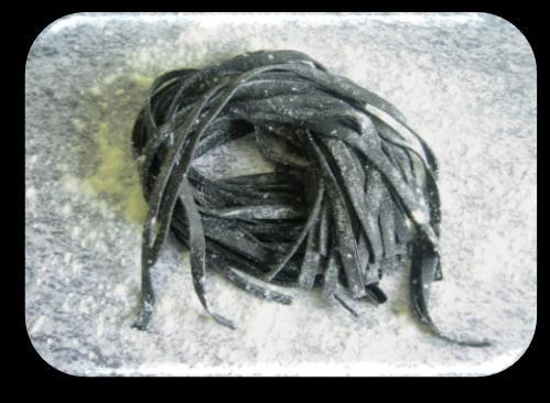 : 4012 Fettuccine nero 6 mm (schwarzer Teig) Feine