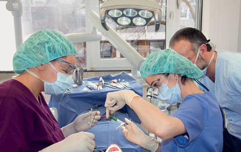 2016 feierte der Masterstudiengang Parodontologie und Implantattherapie der Albert-Ludwigs-Universität in Freiburg bereits sein zehnjähriges Bestehen.