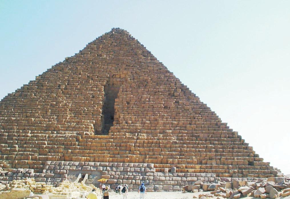 hat es nur kontinuierliche Weiterentwicklungen der Bautechnik gegeben. Hypothesen für den Bau der Cheops-Pyramide müssen daher auch für alle nachfolgenden Pyramiden des Alten Reiches gelten. Abb.