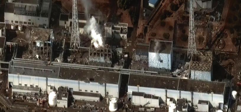 Der Reaktorunfall von Fukushima Daiichi Menschliche und organisatorische Faktoren Teil 2 Abbildung 7: Gesamtzustand der Blöcke 1, 2, 3 und 4 des Kernkraftwerks Fukushima Daiichi, Satellitenbild vom