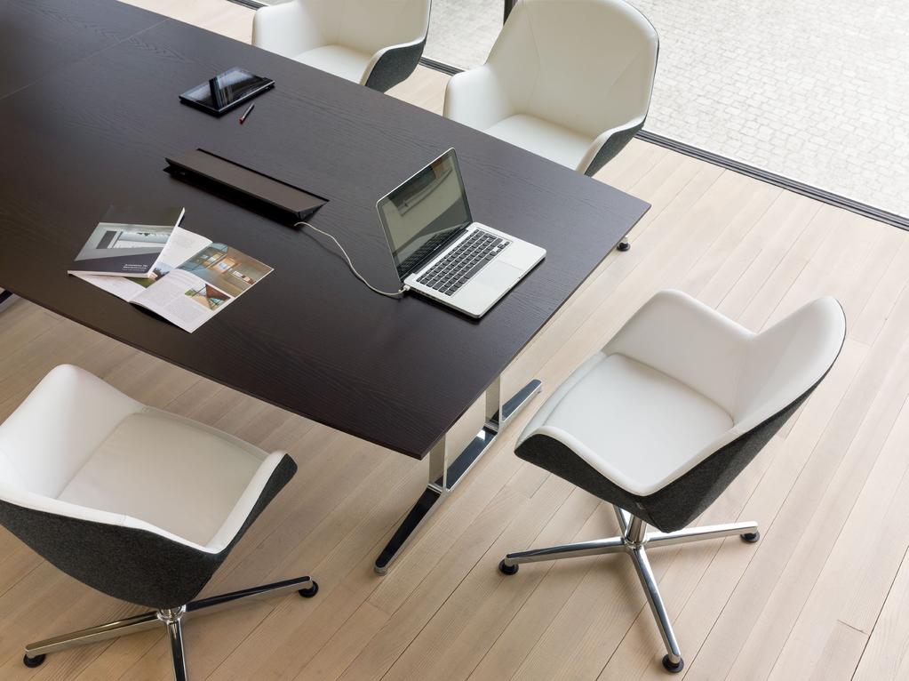 Für statische Meetingräume wurde das Tischsystem um einen Konferenztisch mit fixem Untergestell erweitert: