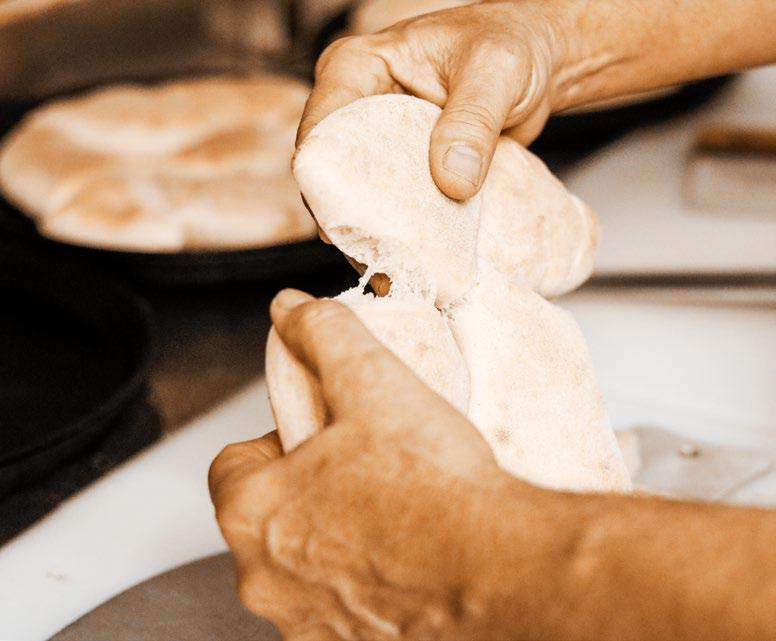 Brote 20 Knoblauchbrot A(Weizen) geröstete Pizzabrotscheiben mit hauseigenem Olivenöl und Knoblauch 21 Knoblauchbrot»Speciale«A(Weizen) D geröstete Pizzabrotscheiben mit hauseigenem Olivenöl und