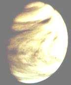 Venuša Venuša je druhou planétou v poradí od Slnka. Je pomenovaná podľa rímskej bohyne krásy a lásky.