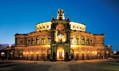 Der besondere Stadtrundgang Erleben Sie Dresden zu Fuß und entdecken Sie die sächsische Hauptstadt in einem Stadtrundgang durch die historische Altstadt. Lassen Sie sich zu einer Zeitreise verführen!
