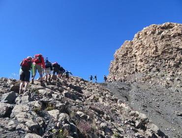 13. Tag: Pico de Fogo Mit der Morgendämmerung beginnen Sie Ihre Wanderung auf den höchsten Berg der Kapverden, eines der Highlights jeder Kapverdenreise.