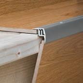 Kliptechnologie muss dieses Treppenkantenprofil nicht verschraubt werden. Für Furnier-, Laminat- und Linoleumböden.