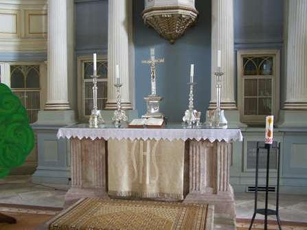 Nicolai Die silbernen Leuchter und das Standkreuz unseres Altars bedürfen dringend einer Aufarbeitung.
