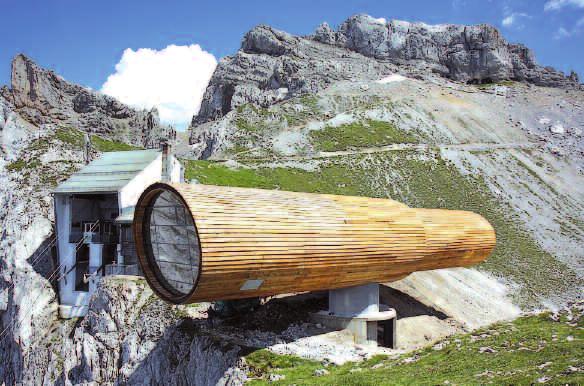 An der Bergstation der Karwendelbahn erwarten die Besucher eine Ausstellung über Pflanzen, Tiere und Mensch im Hochgebirge ebenso wie der Schwindel erregende Blick in den Abgrund.