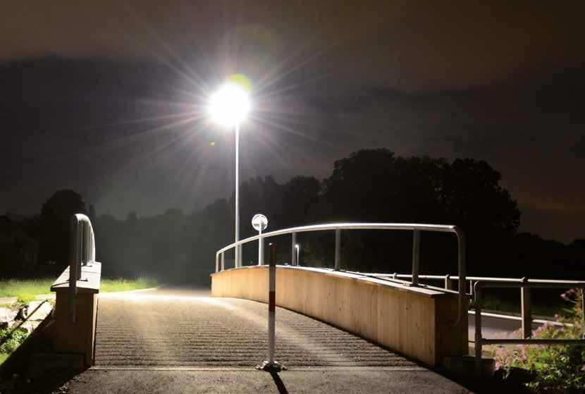 04 - Straßenbeleuchtung / Wegebeleuchtung LICHT TRIFFT GEFÜHL UND VERNUNFT. Perfekt für Ihre Werksstraße oder den Mitarbeiterparkplatz.