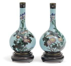 117 Ein Paar Cloisonné-Vasen China Metall, Email. Keulenform.