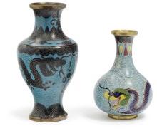 17 cm und 13 cm 100 200 121 Cloisonné-Vase China Metall, Email. Keulenform.
