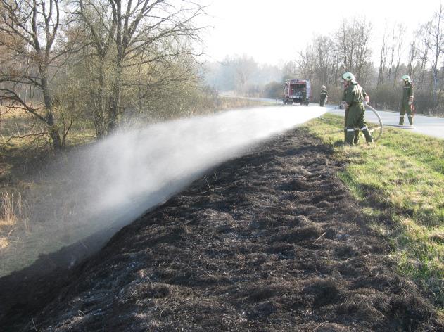 Flurbrand auf der L 75 Nähe Schlagles Einsätze Die FF Allentsteig wurde am 30.03.2014 von der Bezirksalarmzentrale zu einem Flurbrand auf der L75 alarmiert.