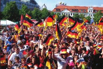 18 PRO MAGDEBURG >>> VERANSTALTUNGEN WM Fieber Magdeburg Das Fußballfest der Kulturen Die FIFA WM 2006 in Deutschland war ein einmaliges Ereignis.