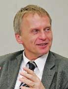 Seit 1990 war er bei der Landeshauptstadt Magdeburg als Persönlicher Referent des Oberbürgermeisters tätig und seit 1998 ist er Leiter Stabsstelle Wirtschaft. Dr.
