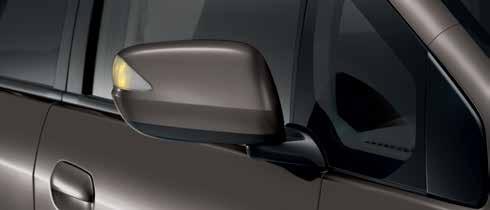 4 S folgendermaßen ausgestattet: Außenspiegel und Außentürgriffe in Wagenfarbe lackiert Außenspiegel elektrisch beheizbar und anklappbar Fensterheber vorn und hinten elektrisch bedienbar Lautsprecher