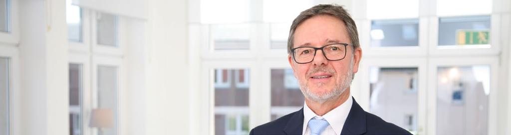 Neuer Prorektor für Online University, Fernstudium und Weiterbildung Prof. Dr. Tim Brüggemann Im März 2018 wurde Professor Dr.