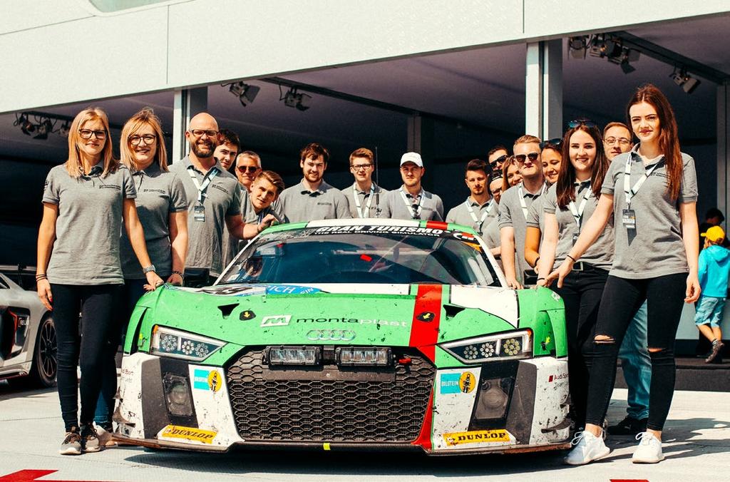 Das Team der FHM Köln führte eine Besucherbefragung am Nürburgring durch und informierte sich zuvor umfassend über den Autosport.