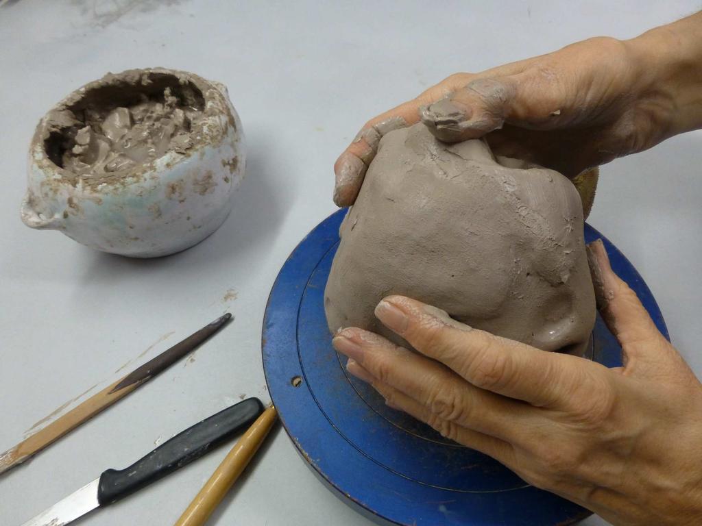 Keramik Formen, Modellieren mit Ton 1 Lerne das Naturmaterial Ton kennen entdecke, was du mit deinen Händen erschaffen kannst.