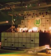 Ein buntes Bild des Nachwuchses aus allen Altersgruppen und der Fanklubs bewies, dass der VfL Wolfsburg nicht mehr ein verschlafener Provinzclub istnein eine breite Basis zeigt, dass Tradition auch