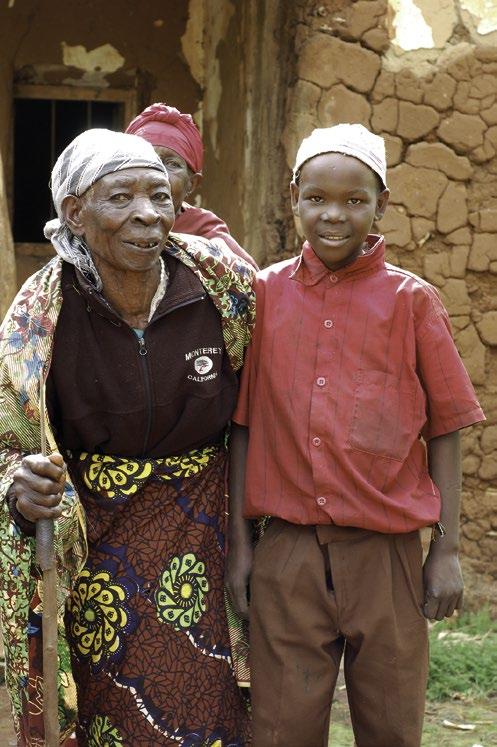 A3 Anhang 9: Oma wird Mutter Immer mehr Großmütter übernehmen in Afrika die Pflege ihrer Enkelkinder, weil deren Eltern an Aids sterben.