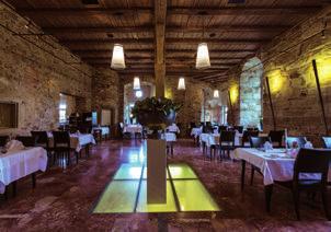 Restaurant auf Für kulinarische, unvergessliche Erlebnisse Schlossrestaurant, Schlosskeller und einzigartige historische Säle bieten den stilvollen Rahmen für kulinarische Hochgenüsse.