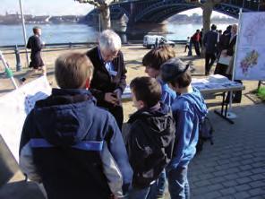 Themenschwerpunkten in und vor der RUSt die Bedeutung von Wasser, seiner Reinhaltung und der Überwachung näher.