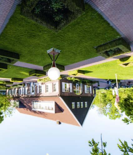 "Durchblick" über den Teich an Bahn 9 Clubhaus mit Innenhof und Terrasse Igelbach aufgeweitet mit naturnahem Ausbau