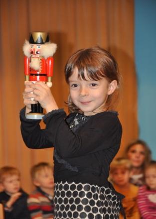 Ereignisse im Kindergarten Weihnachtsfeier 2014 Der Nussknacker, mit Musik von Tschaikowsky Das kleine Mädchen Clara (Daria) bekam