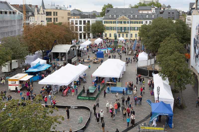 September 2015-01.09.: Der Sportausschuss der Stadt Bonn billigt den Überlassungsvertrag - 05.09.: SSF Festival: Im Rahmen des diesjährigen Festivals nimmt der Verein ca. 400 neue Mitglieder auf.