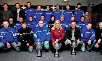 2003/2004 Ohne Niederlage wird die 1. Herren Meister und steigt in die Bezirksklasse auf. Die 1.