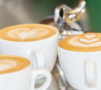 Dauer: 3 3,5 Stunden Kosten: 150,- inkl. Mwst Latte Art Im Latte Art-Kurs perfektionieren Sie Ihre Milchschaumkünste und lernen die 3 Freepour Grundmotive Herz, Rosetta & Tulip.
