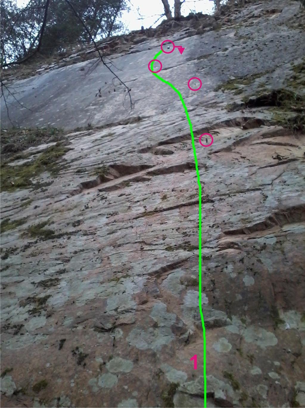 Als zweites der "Wichtel Fels" der Wichtelfels ist brüchig, daher gibt es auf die große Felsbreite auch nur vier Kletterrouten.