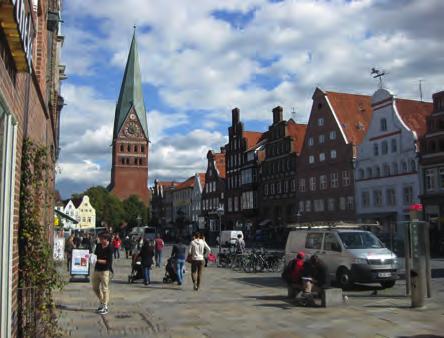 Lüneburg mit Kultur und Spaß Markt am Rathaus Die