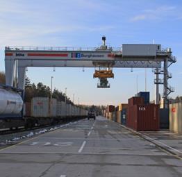 42 Tonnen Betonfläche entspricht dem höchsten Standard nach VawS (WGK 3) Zusätzliches Umschlaggerät : Containerportalkran ab Ende 2017 in Betrieb Terminal Depot Gesamtfläche 10.