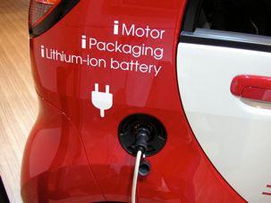 Elektromobilität - Das Smart Grid Vehicle Mitsubishi i-ev Personen:! 4 Geschwindigkeit:!