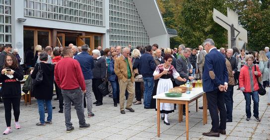 Wir danken allen die zur Gestaltung des Festgottesdienstes beigetragen haben. Einen Gottesdienst am Grenzstein Steiermark, Niederösterreich und Burgenland regte der damalige Bezirksrichter Dr.