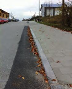 Der Gemeinderat hat daher bereits im Herbst 2017 beschlossen, den Gehweg erhöht und mit Hochboard getrennt von der Straße anzulegen.