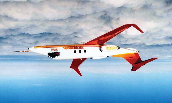 AL als Forschungszentrum der Großen 1977: Learjet Model 28/29, das erste Flugzeug in Produktion mit