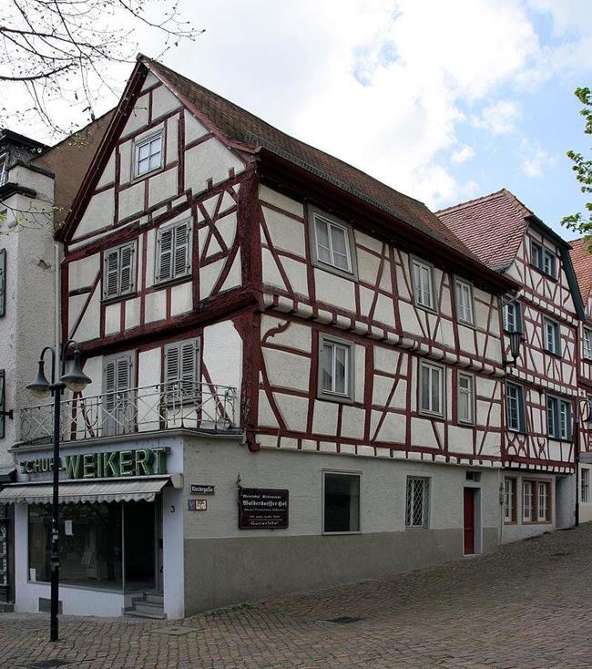 Schillerschule Bensheim beschäftigt sich mit Haus Weikert ehemalige